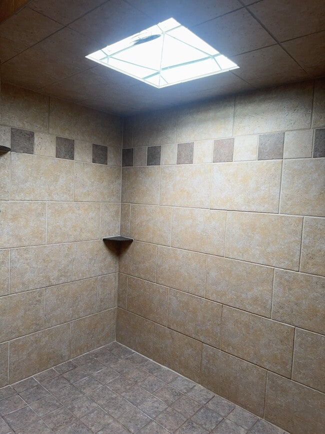 Building Photo - 3829 Eastway Dr