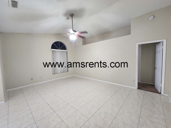 Building Photo - Spacious 3 bedroom 2 bath in Kissimmee