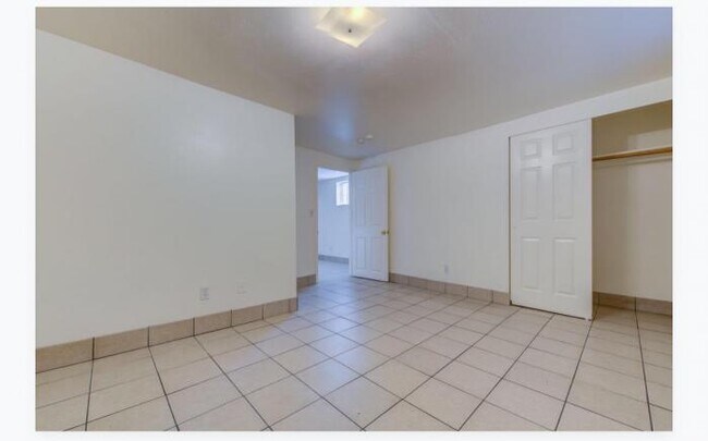 Building Photo - 8 bedroom in Seattle WA 98105