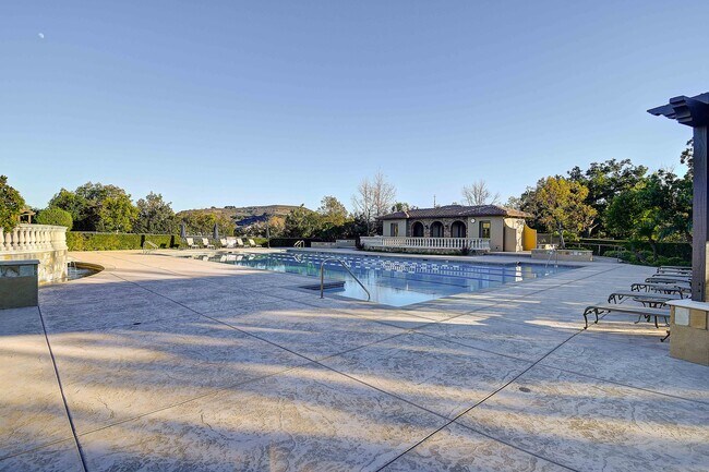 Building Photo - 4132 Prado De Las Cabras