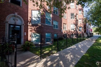 Building Photo - 1714 W Farwell Ave