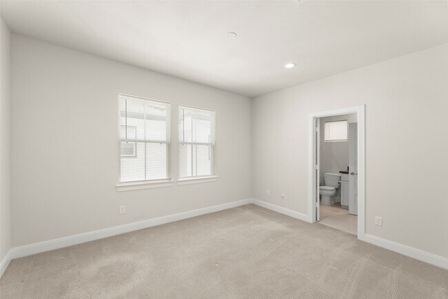 Building Photo - 2718 Grand Fountains Dr