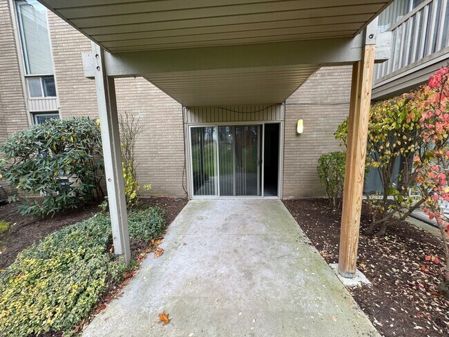 Building Photo - Charming 2-Bedroom Property (Water, Trash and Recycling and Sewer taken care by HOA)