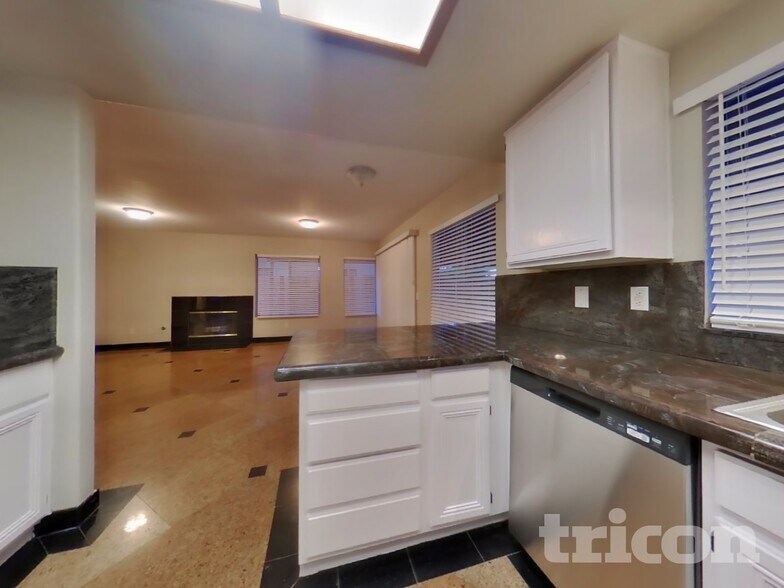 Building Photo - 863 Pike Dr