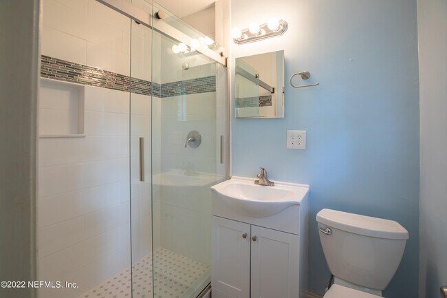 Building Photo - 6029 Clifton Ave