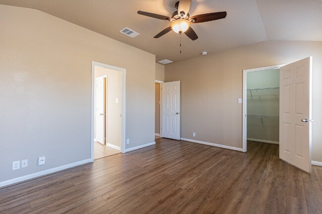 Building Photo - 259 Creekview Way