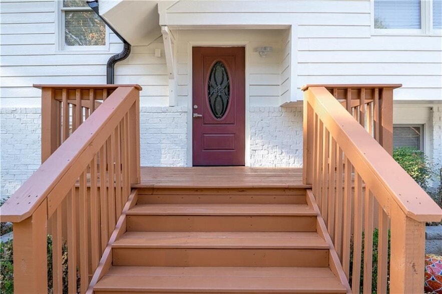 Building Photo - 3599 Lower Roswell Rd