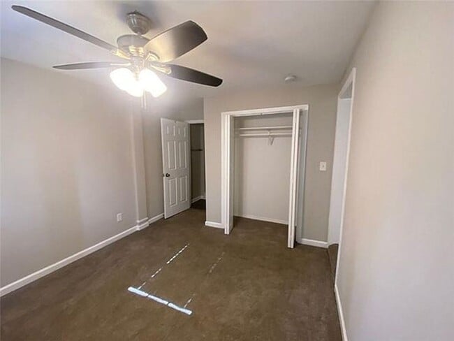 Building Photo - 2490 Brentwood Rd