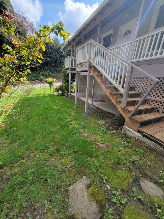 Building Photo - Sweet Two Bedroom Home Minutes from Downto...