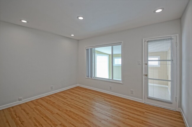 Building Photo - Completely Remodeled, Bright & Airy, 2BR1....