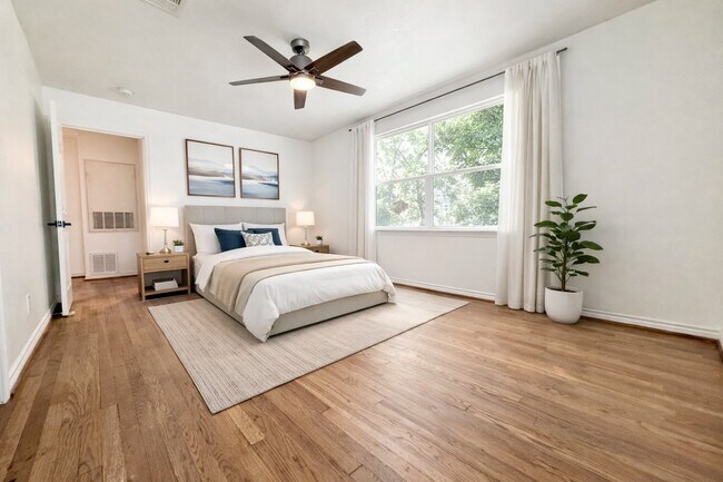 Building Photo - 2126 Banks St