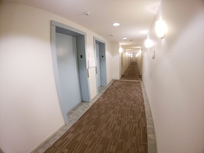Building Photo - 100 N Hermitage Ave