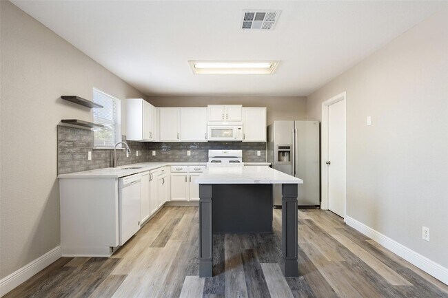 Building Photo - 1809 Vanderhill Cove