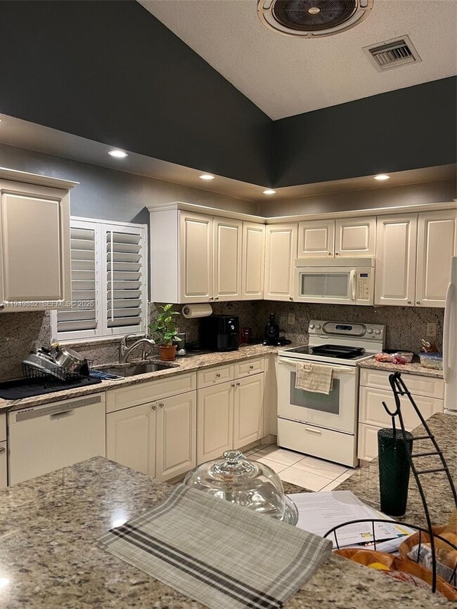 Building Photo - 3212 Anthony Cir S