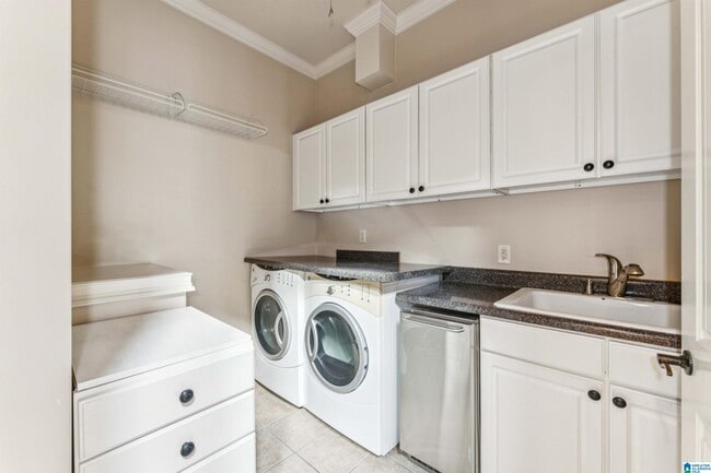 Building Photo - 2005 Lake Heather Dr