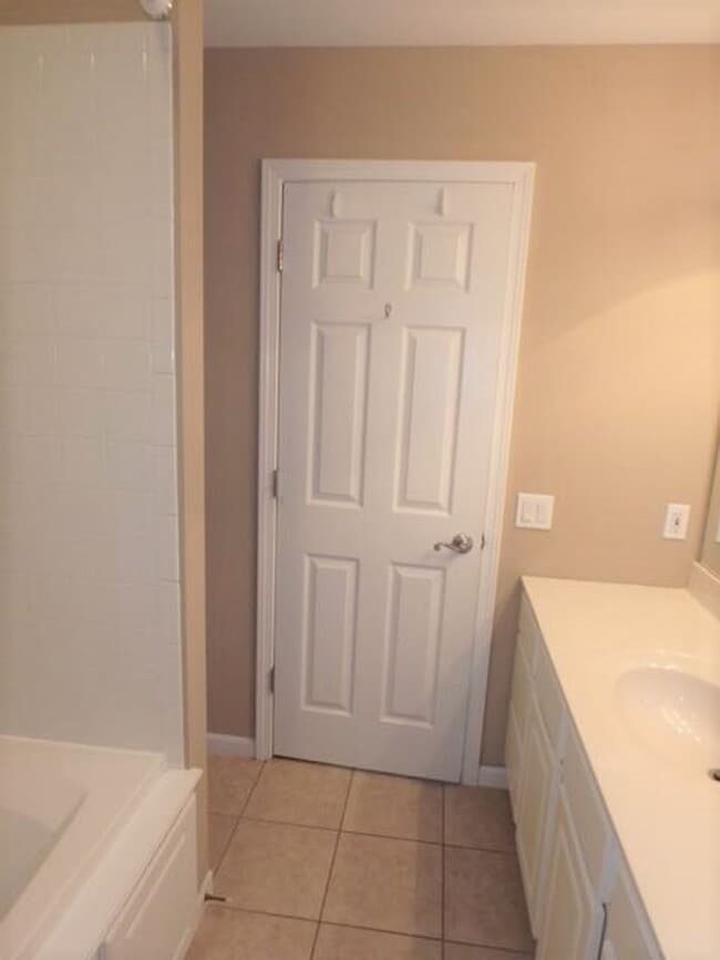 Building Photo - Awesome 4 Bed 3 Bath House In SW Columbia!