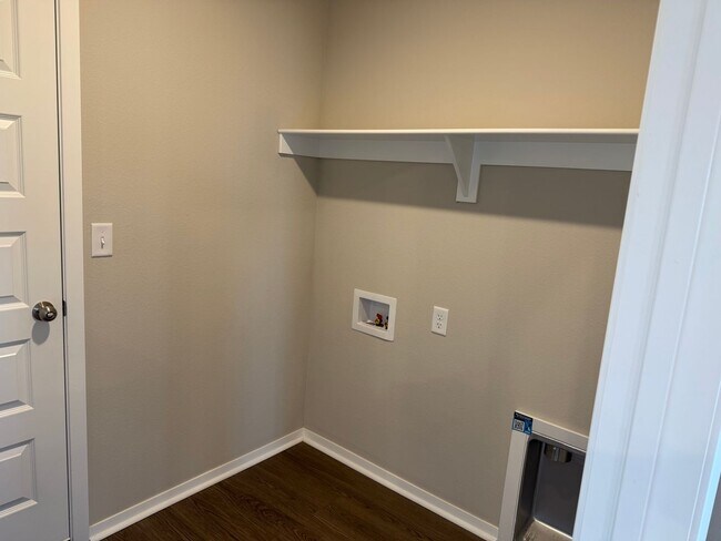 Building Photo - Charming 3-Bed, 2-Bath Home with Open Floo...
