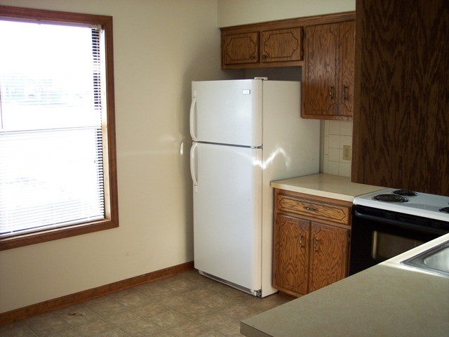 KITCHEN - 807 Foster Ln