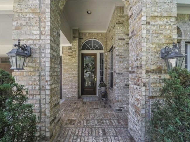 Building Photo - 11711 Canyon Bend Dr