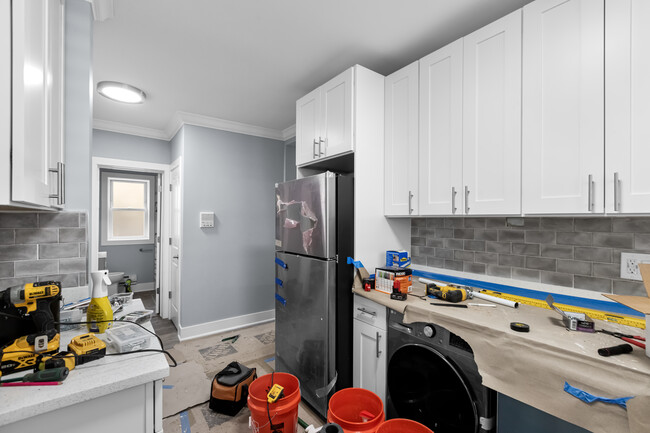 Building Photo - 3815 N Greenview Ave