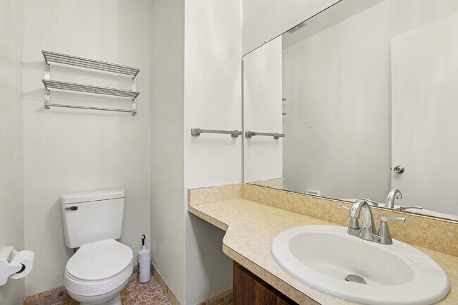Building Photo - Recently Renovated 4-Bedroom + Den Pool Home in Temple Terrace