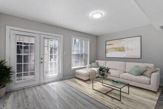 Building Photo - Beautifully Renovated Townhouse Near Downt...
