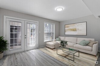 Building Photo - Beautifully Renovated Townhouse Near Downt...