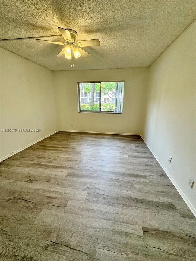 Building Photo - 110 Gardens Dr