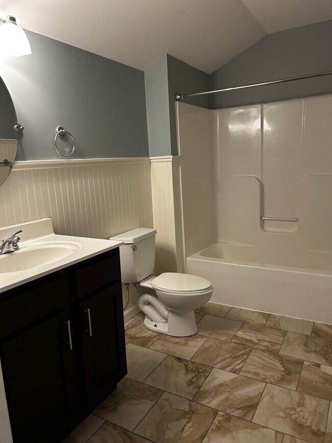 Building Photo - 970 Ridge Ave