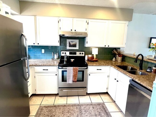 Building Photo - 8773 W Cornell Ave