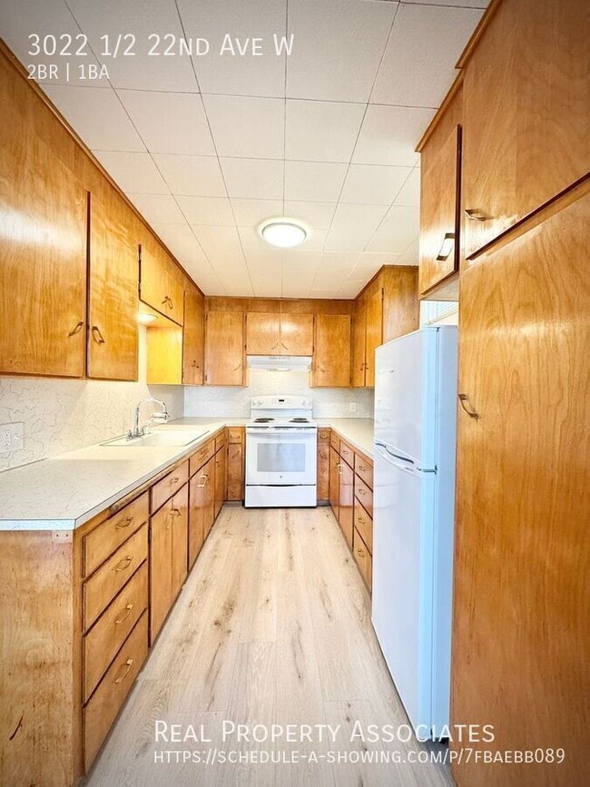 Building Photo - 3022 1/2 22nd Ave W-