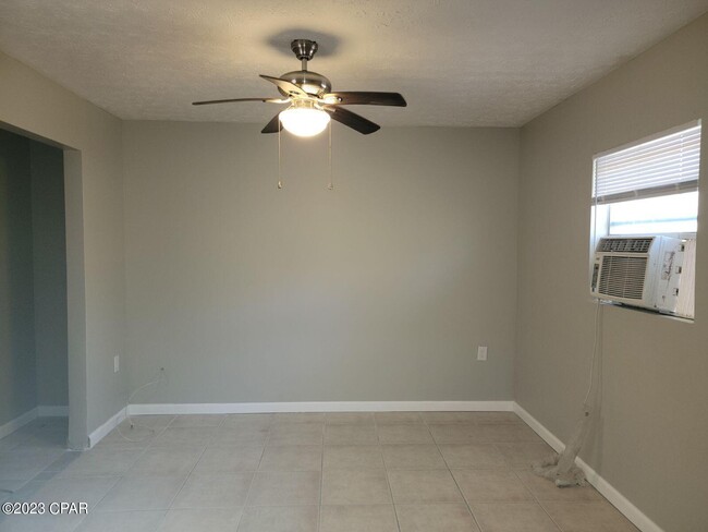 Building Photo - 2319 E 16th Ct