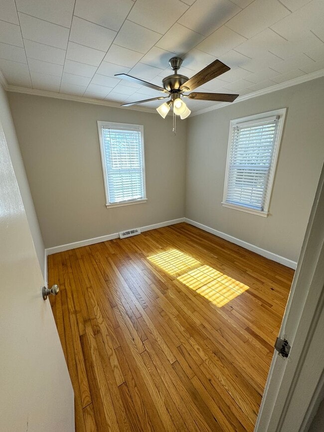 Building Photo - 2Bd/1Ba Fully Renovated 2024 House with Fe...