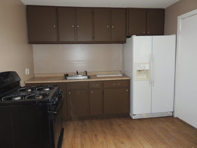 Building Photo - 410 Snyder St