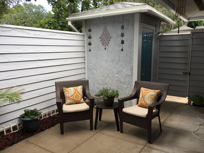 Private courtyard - 7 Fountain of Youth Blvd