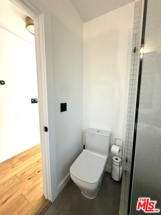 Building Photo - 2241 1/2 Harwood St