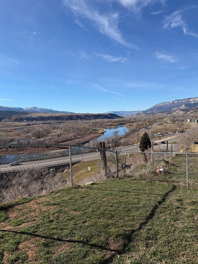 Building Photo - 411 E 1st St