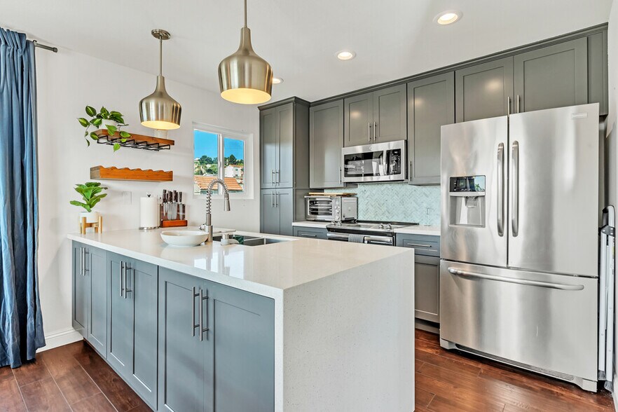 Kitchen - 5653 Riley St