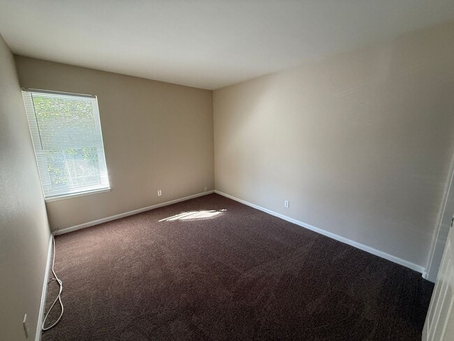 Building Photo - Move-In Ready 3-Bed Home with Detached Garage & Extra Parking