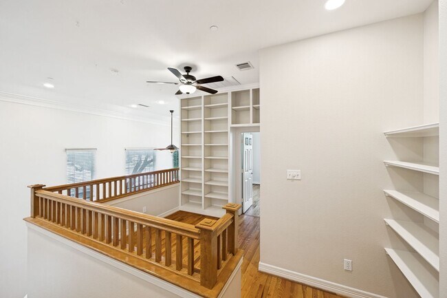Building Photo - Sophisticated Addison Townhome with Vaulted Ceilings, Study & Two Primary Suites!