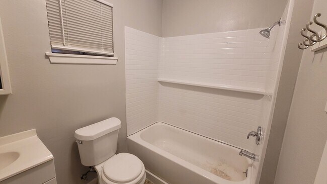Building Photo - Recently remodeled 2 Bedroom 2 Bathroom