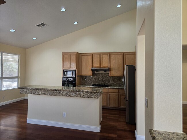 Building Photo - 8417 San Ramon Dr