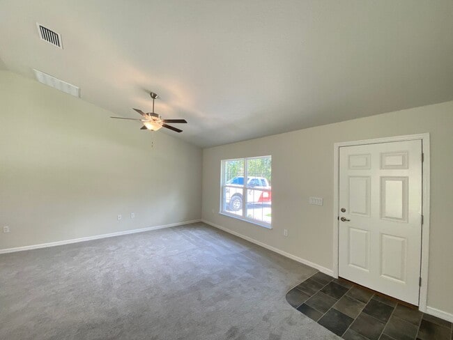 Building Photo - $700 off first month's rent! - Desirable Citrus Springs Neighborhood 3/2/2