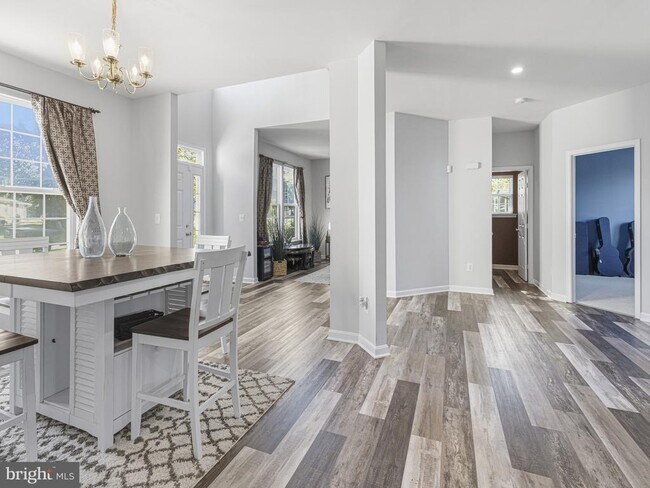 Building Photo - 45370 Barefoot Dr