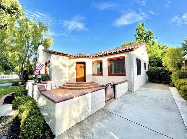 Building Photo - 1127 Clark Way