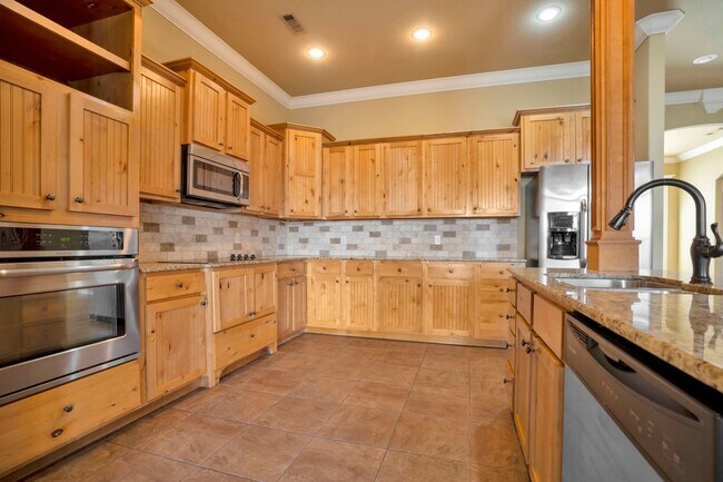 Building Photo - Stunning 4 Bed 2 Bath Home close to Elm Springs Walmart!