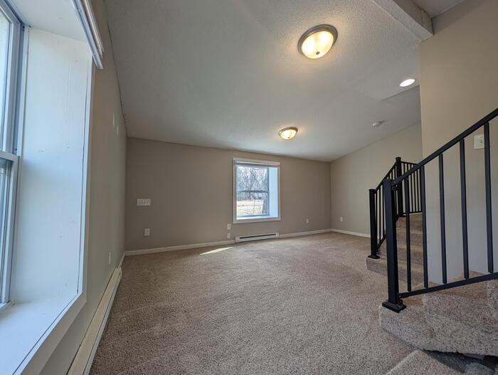 Building Photo - 140 Park St E