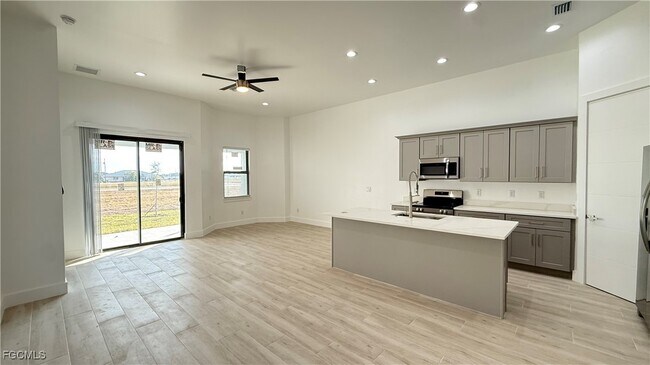 Building Photo - 2104 NE 16th Terrace