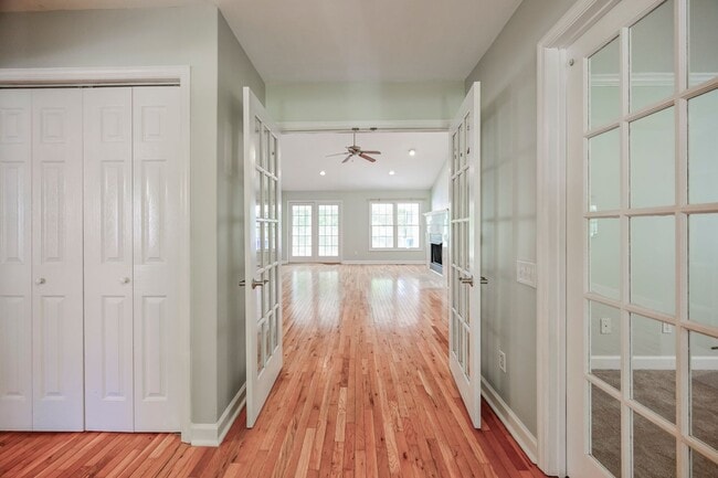 Building Photo - 237 Riverbend Rd