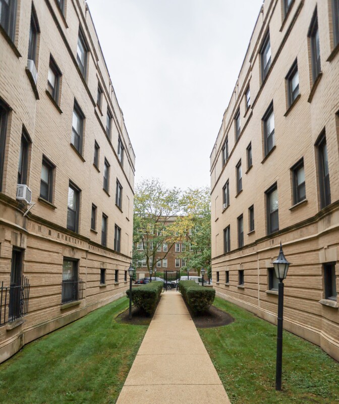 Building Photo - 6039 N Kenmore Ave
